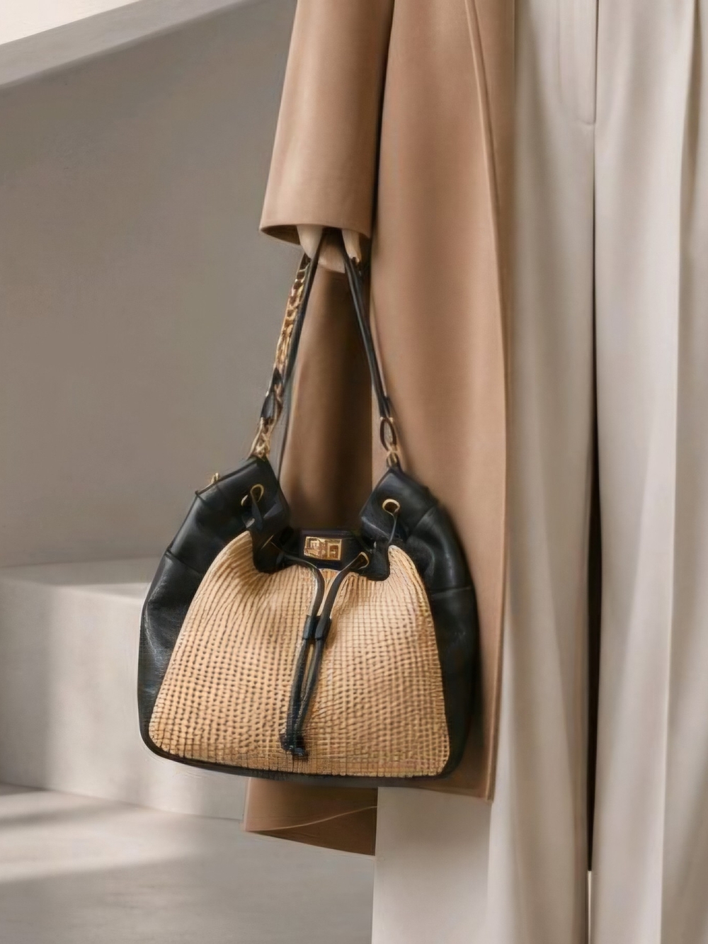 UNICA FIRENZE Woven Straw & Black Leather Shoulder Bag